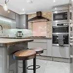 Lovely 2 Bed With Pool Table - Pass The Keys