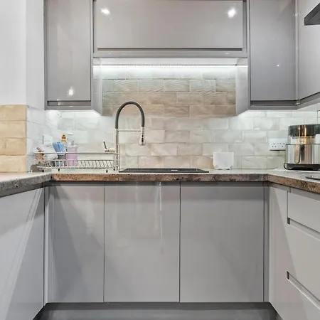 Vakantiehuis Lovely 2 Bed With Pool Table - Pass The Keys